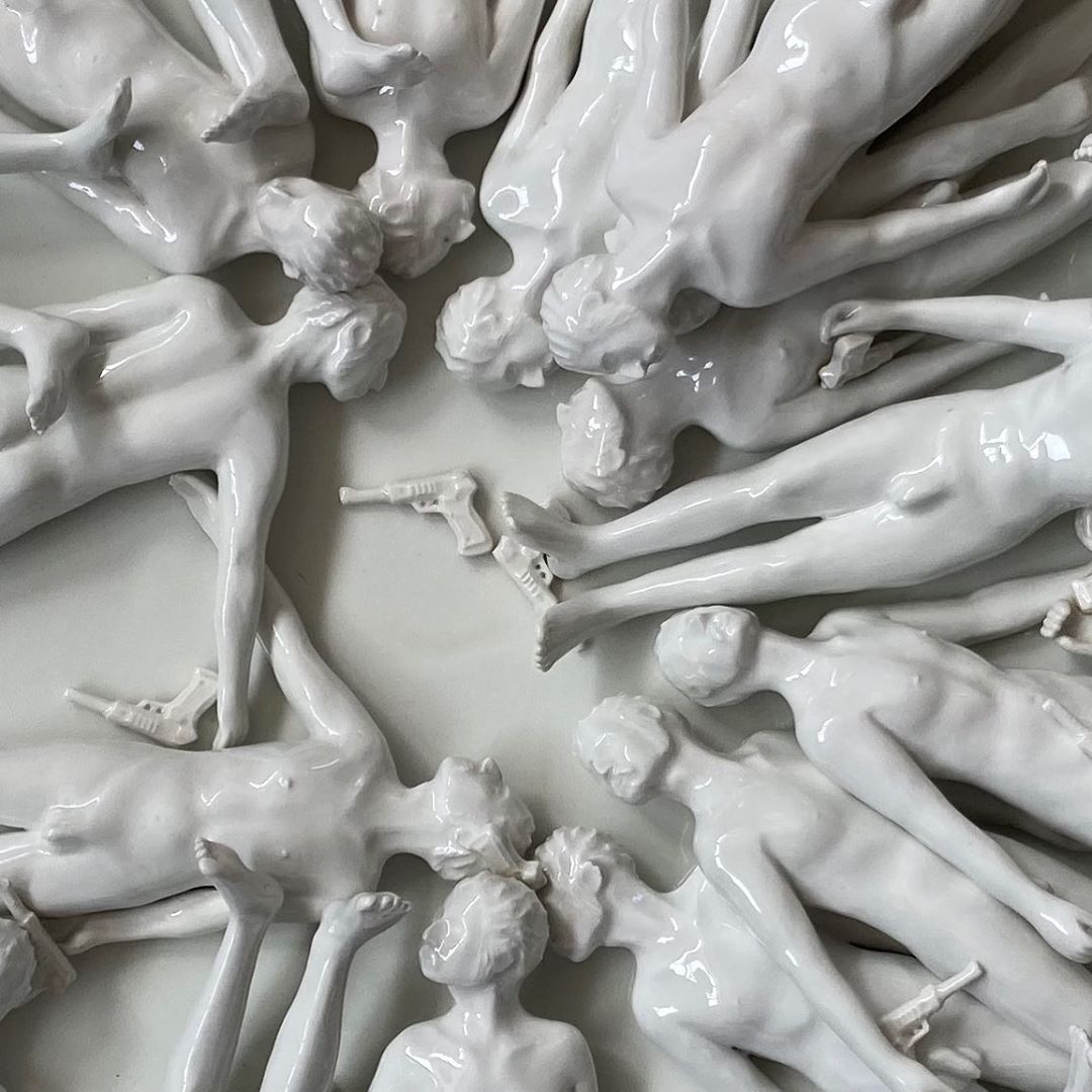 ANDREA SALVATORI “me suicide”, 2001 | cerâmica (56x56x10cm)